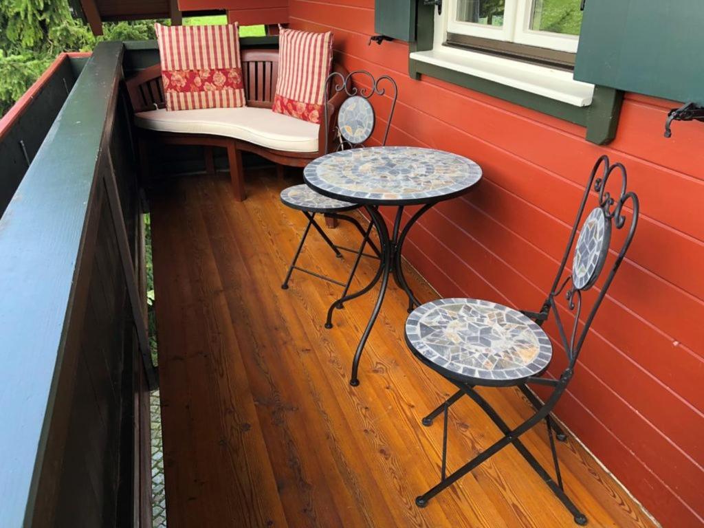 Rotes Haus In Klassik Apartment Fussen